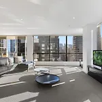 2-Bed Inner-City Pad With Gym & Sauna